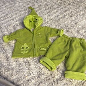 🎀Osh Kosh Baby fleece 2 Pc apple Green Baby Hoodie and Pants Set Frogs